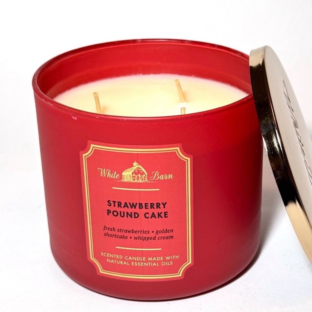 White Barn Strawberry 🍓 Pound Cake 3-Wick 14.5 oz Jar Candle Bath & Body Works